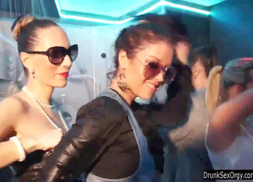 Night Club, Club Wali Bf, Lesbian Party