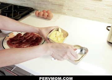 Stepmother, Longest, Mom