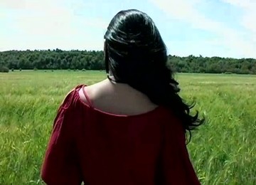 Sensual Bruentte Is Fingering Herself Int He Car