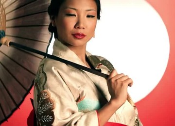 Asian Hottie Hiromi Oshima Poses For The Cam In A Studio