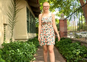 Vitamin Theraphy For Nerdy Big-assed Blonde Chick Sammy