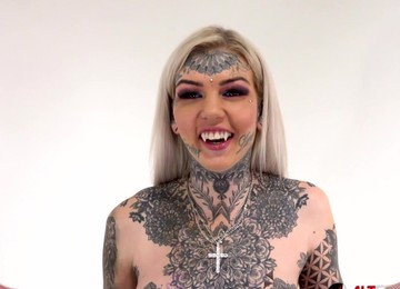 Tattooed Amber Luke Rides The Tremor