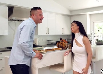 Прелепа брунета јебана