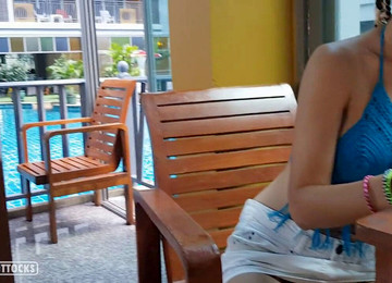 Pantyless, Esibizionista In Pubblico, Pantyless Public