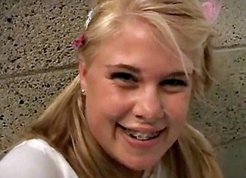 Little Summer Loves To Finger Pussies In Public