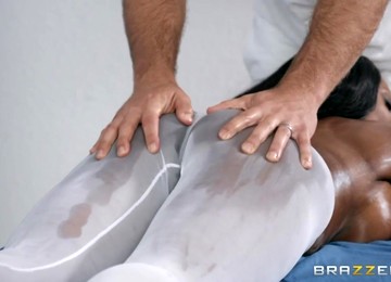 Massage Is Great But Flexible Ebony Babe Wanna Be Fucked Missionary