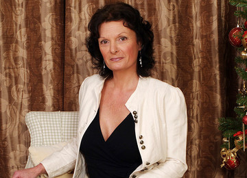 Sexy British Milf Loves To Masturbate - MatureNL