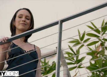 Horny Babe Gapes For Her Brother In Law