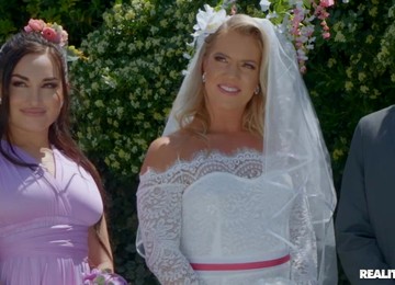 Blonde And Brunette Hotties Kneel To Lick Each Other's Cunts