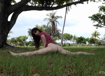 Outdoors Video Of Ziva Flashing Her Pussy And Asshole For The Cam