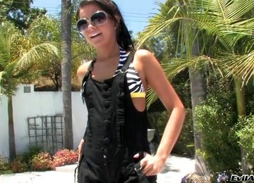 Pornstar Gets Cumshot After Sucking Dick In Her Panties