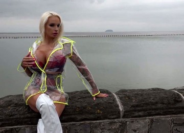 Black And White Studs Fuck Anus And Pussy Of Professional Whore Sophie Anderson