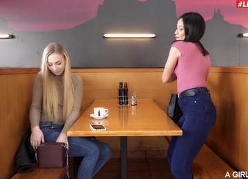 Natural Tits Models Jade Presley And Jenny Wild Have Lesbian Sex