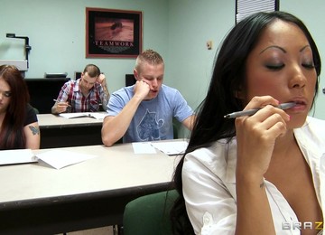 Smutty Vixen In Enticing Fishnet Stockings Getting Her Pierced Pussy Hardcore