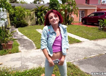 Quickie Fucking Between A Large Dick Guy And Skinny Redhead Lola Fae