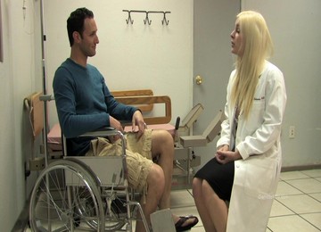 Big Tittied Doctress Gives Great Pleasure To A Patient