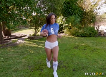 Sporty Babe In Tiny Shorts Amara Romani Sprayed With Cum On Face