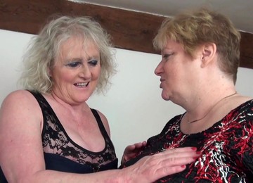 Mature Lesbian Pussy Licking With Claire Knight & Fiona Knight