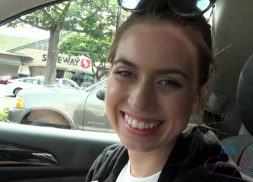 Fun With Girlfriend's Twat