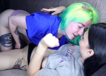 Recent, Lesbian Diaper Wet, Lesbiennes Francaises