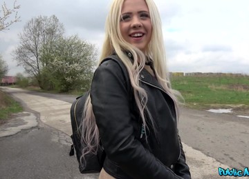 Outdoor Wild Fuck With A Stranger Is All That Horny Anna Rey Wants