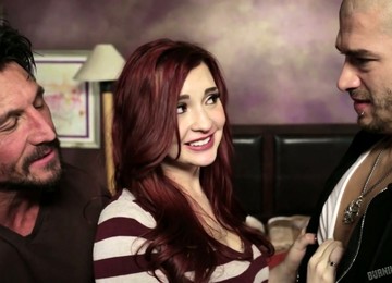 Tattooed Naughty Redhead Amber Ivy Has A Great Idea To Enjoy MMF 3some