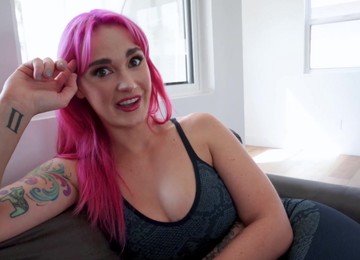 Stunning Siri Dahl With Pink Hair Enjoys While Sucking A Dick