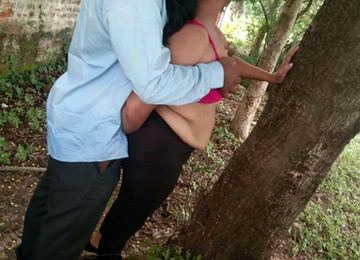Jungle Me Mili Dost Ki Maa Ko Ghar Lakar Choda - Fuck My Stepmom