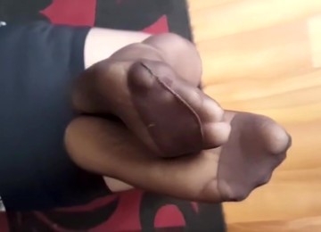 GRANDMOTHERS NYLON FEET PLAY