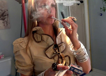 Lesbians Smoking, Little Bare Feet