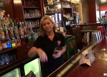 Passionate Rihanna Samuel Gets Fucked In A Bar