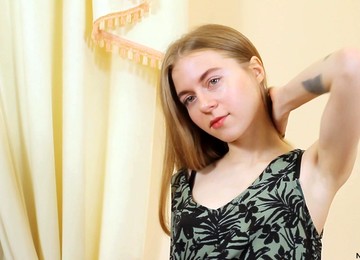 Pale Amateur Shayla Drops Her Jeans To Finger Her Wet Pussy