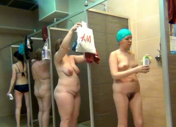 This Is What An Exciting Shower Spy Video Looks Like