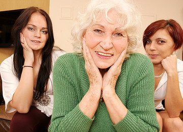 Three Old And Young Lesbians Have Great Sex - MatureNL
