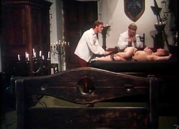 Hot Chick Getting DP Fucked In MMF Threesome After Sucking Dick