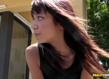 Amateur Brunette Chick Gets Her Coochie Drilled In A Car