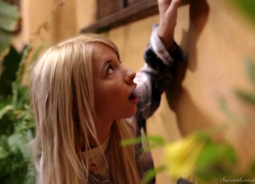 Temptress Kenzie Reeves Dives Deep In Wet Pussy Of Seductive Girlfriend