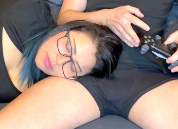 Guy Wakes Up His Stepmom For Hot Oral Fuck