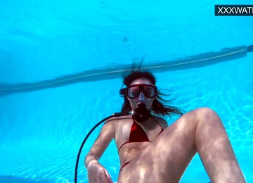 Underwatershow, Natural Tits, Stroking