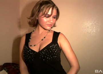 Playful All Natural Girlfriend Bianca Gets Rid Of Jeans To Tickle Her Wet Pussy