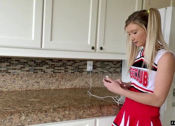 A Slutty Cheerleader Has Sex With Her Stepfather And That Girl Gives Good Head