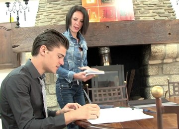 Quickie Fucking With Cock Hungry French Waitress Jessica Farmer