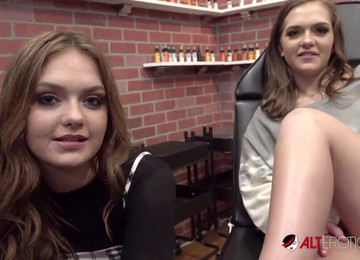 Malé Kozičky, Tatuagens, Pollas Grandes