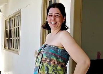 Wife Takes A Sunbath And Shows Her Naked Body To The Delivery Man