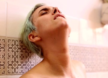 Puss Loving Chick Gets Licked By Adorable Amateur Chloe B.