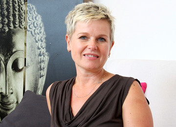 Mature Housewife Can't Get Enough Of That Cock - MatureNL