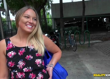 Superb Chick Agrees To Finally Experience The Banging In The Car