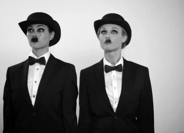 Hot Babes Finger Fucking Cunt And Ass While Getting Wet