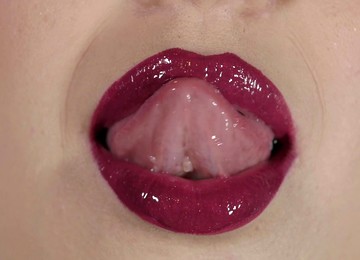 Solo Sweetie Jenna Sativa Needs To Moan While She Fingers Herself