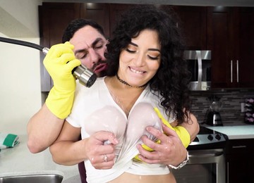 Horny Mature Gabriela Lopez Spreads Her Legs To Be Fucked Hard